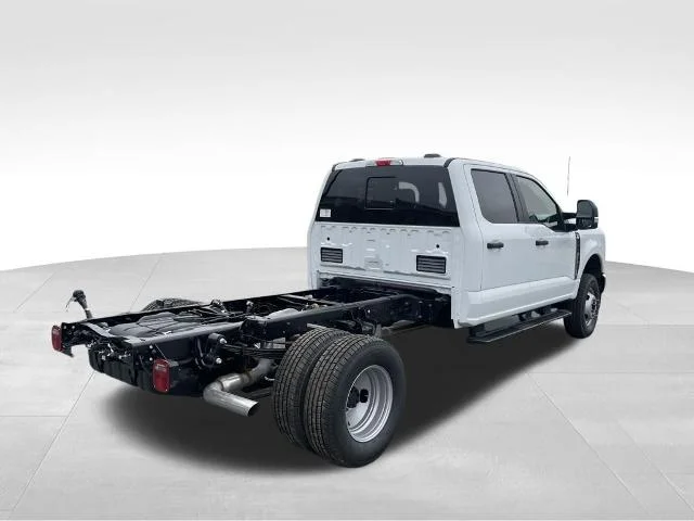 New 2026 Oxford White Ford F-350® XL image 10