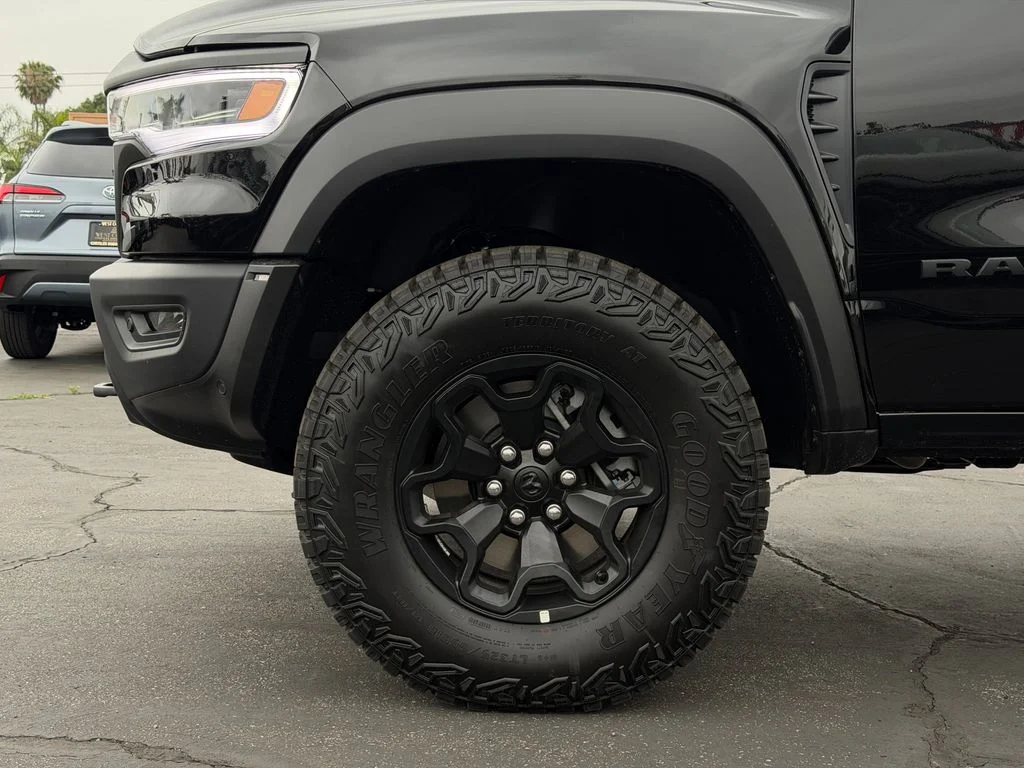 New 2026 Diamond Black Crystal Pearl-Coat Exterior Paint RAM RHO image 9