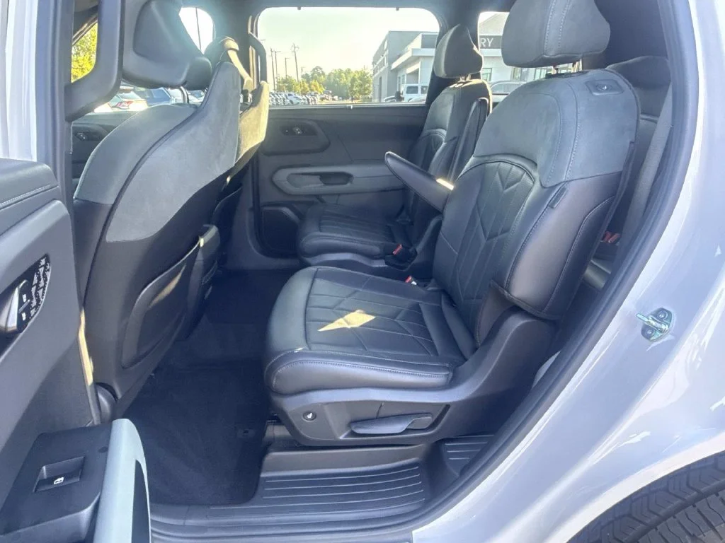 Used 2027 White Kia X-Pro SX-Prestige image 28