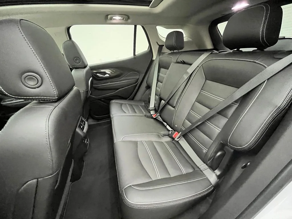 Used 2024 White GMC Denali image 41