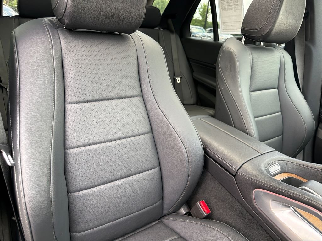 Certified Used 2025 Obsidian Black Metallic Mercedes-Benz GLE 450 image 38