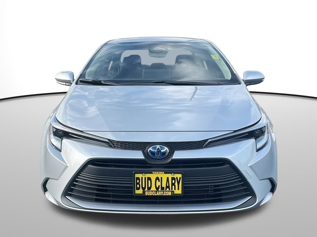 2025 Toyota Corolla LE - Photo 10