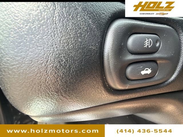 Used 2001 Black Chevrolet 2dr Convertible image 16