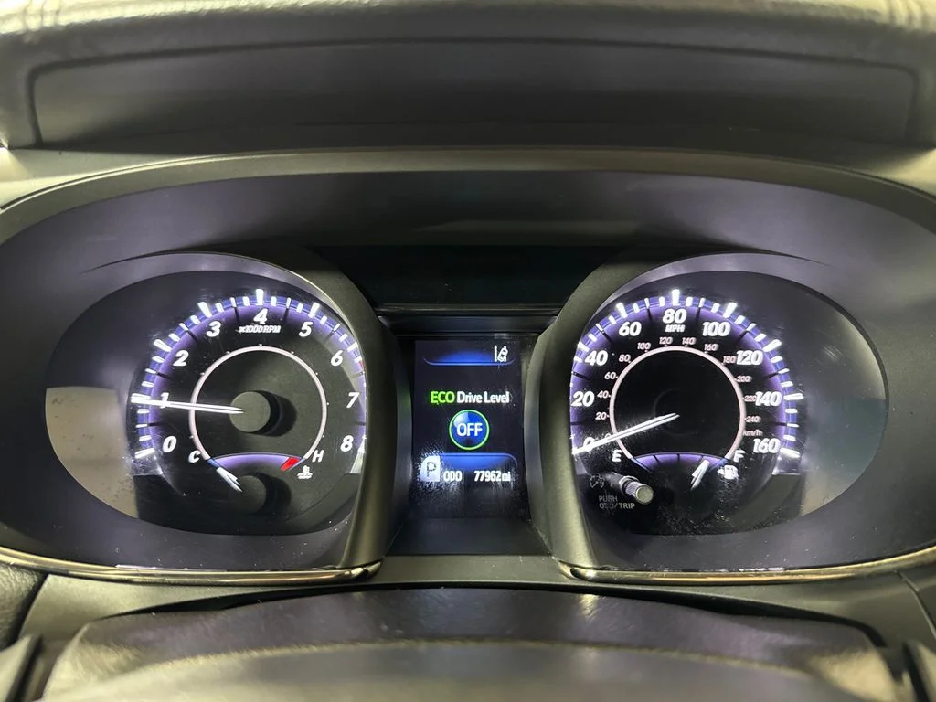 Used 2018 Gray Toyota XLE Premium image 18