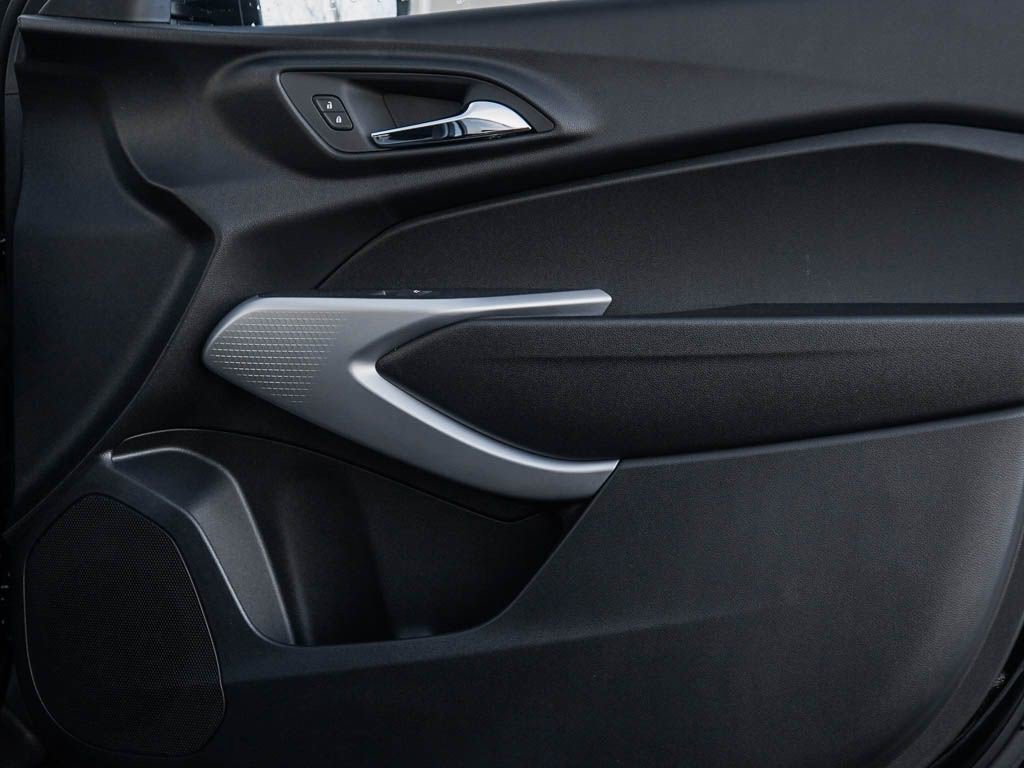 2026 Chevrolet Trax RS - Photo 8