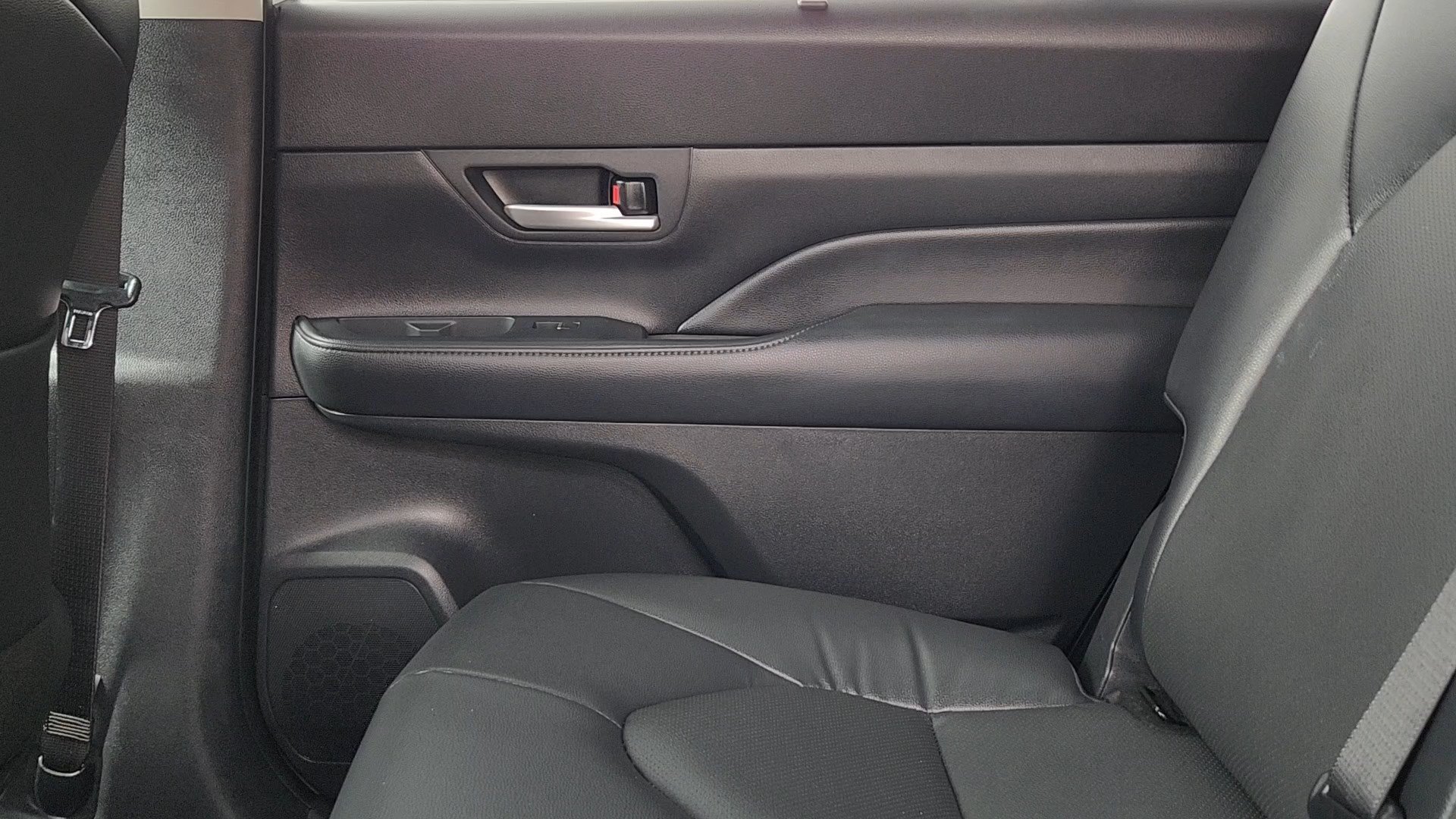 Used 2025 Wind Chill Pearl Toyota XLE image 16