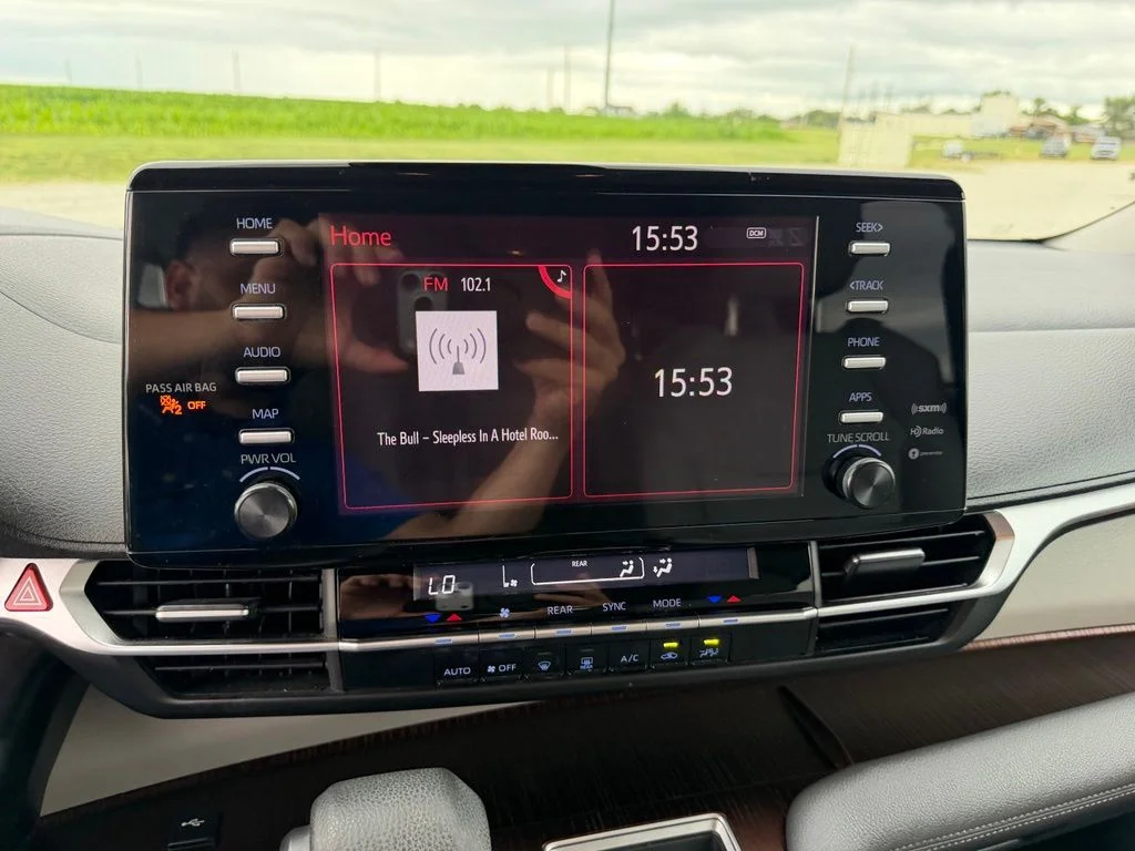 Used 2022 Silver Toyota LE image 17