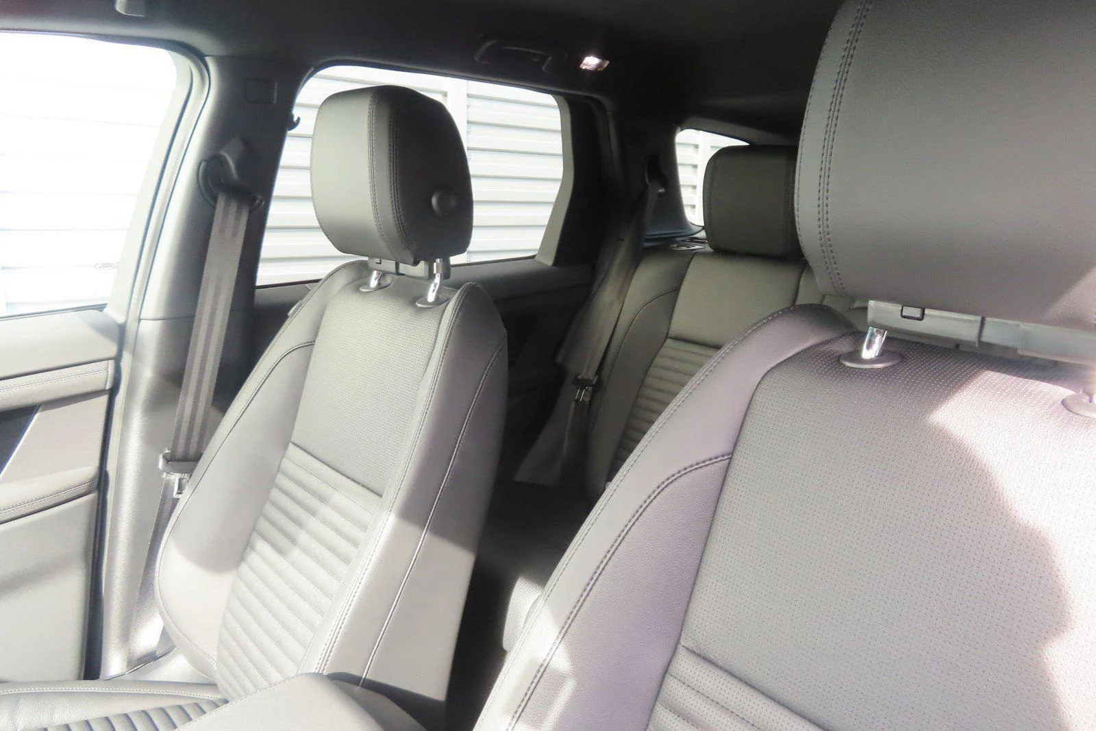 Used 2023 Eiger Grey Metallic Land Rover SE image 17