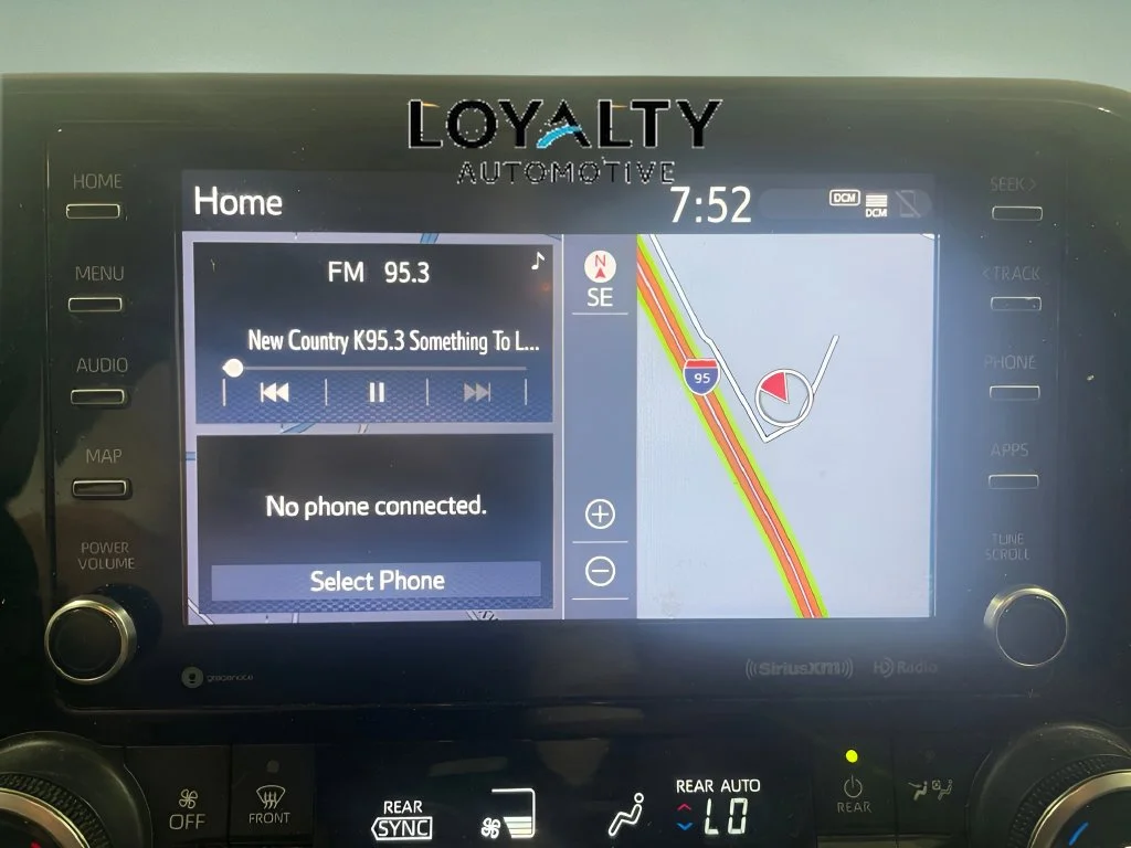 Used 2020 Silver Toyota XLE image 27