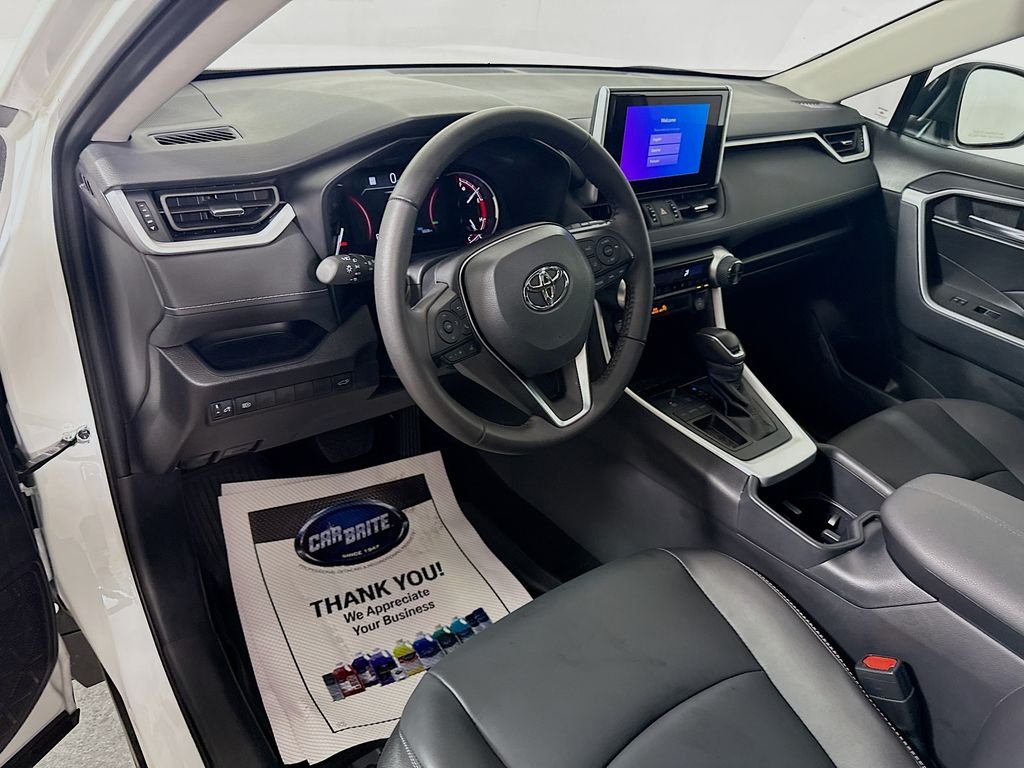 Used 2025 Wind Chill Pearl Toyota XLE Premium image 9