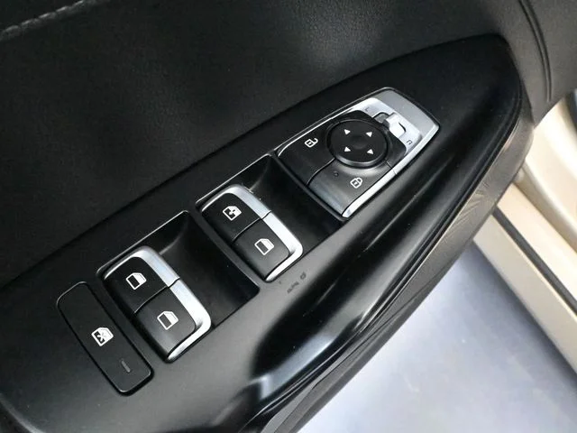 Used 2021 Beige Kia LXS image 19