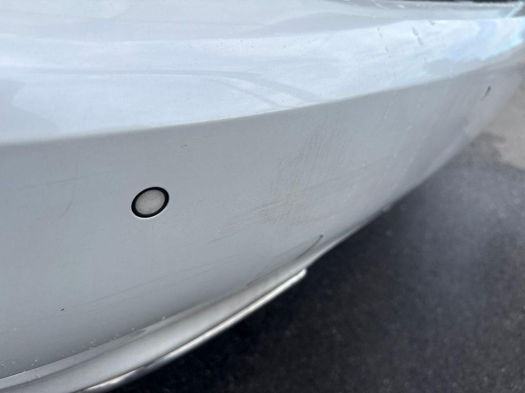 Used 2014 White Lexus 460 image 8