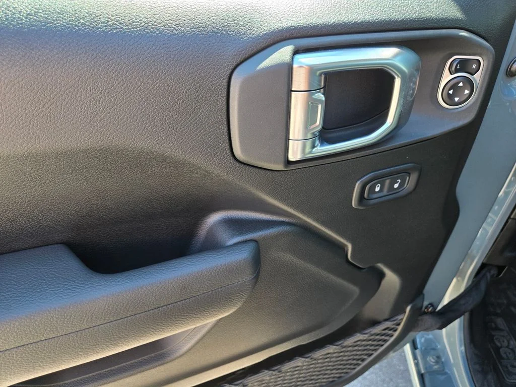 Used 2025 Gray Jeep Sport S image 12