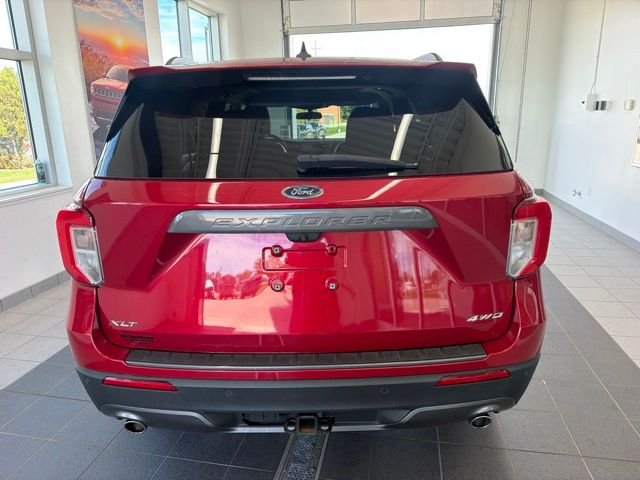 Certified Used 2021 Rapid Red Metallic Tinted Clearcoat Ford XLT image 4
