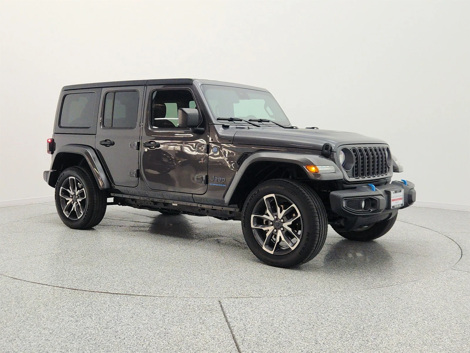 Used 2024 Granite Crystal Metallic Clearcoat Jeep Sport S 4x4 image 3