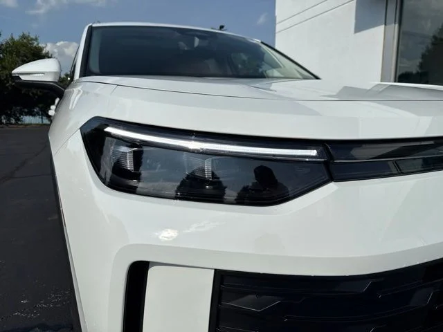 New 2026 Pure White Volkswagen SE image 42