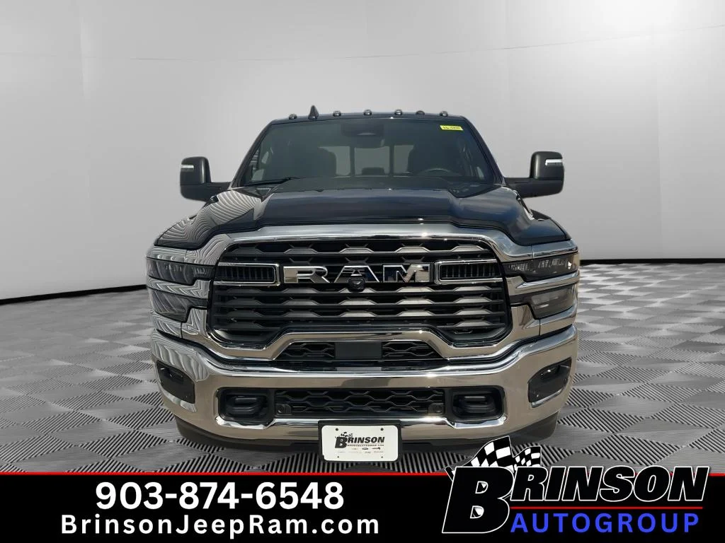 New 2026 Diamond Black Crystal Pearl-Coat Exterior Paint RAM Tradesman image 2