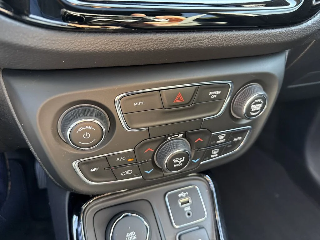 Used 2020 White Clearcoat Jeep Limited image 21