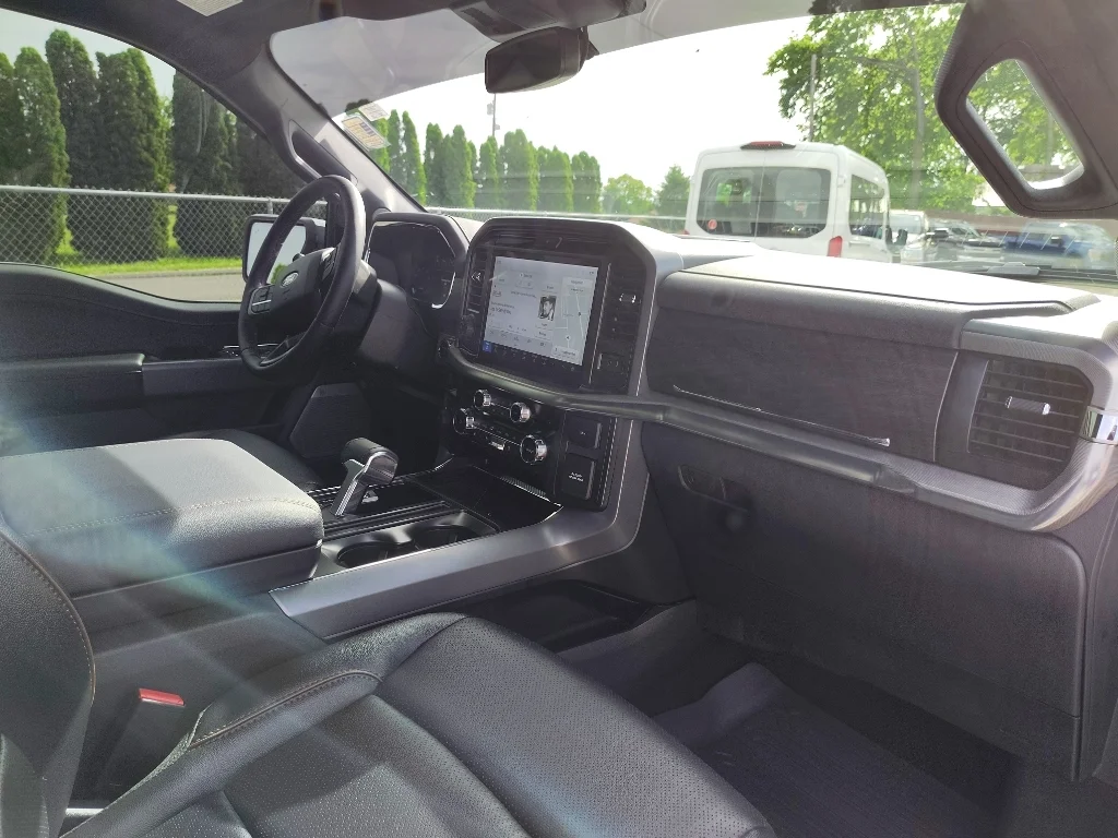 Used 2025 Star White Ford LARIAT image 18