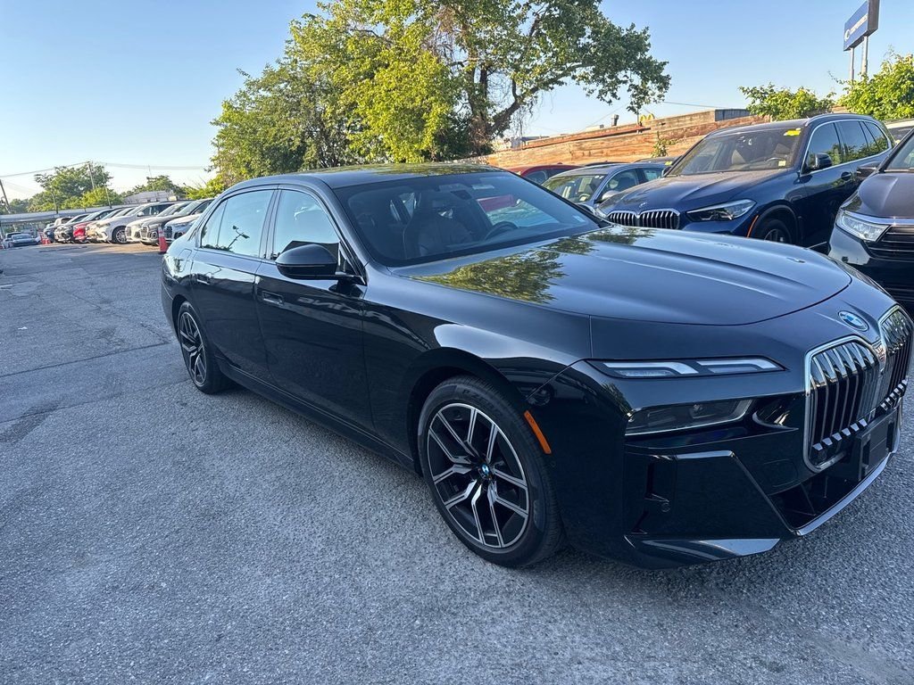 Used 2023 Black BMW 760i xDrive image 3