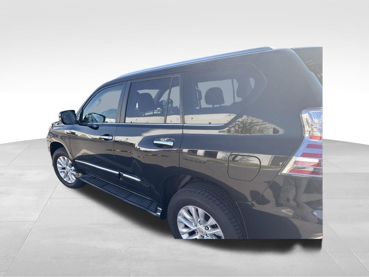 Used 2017 Black Lexus 460 image 4