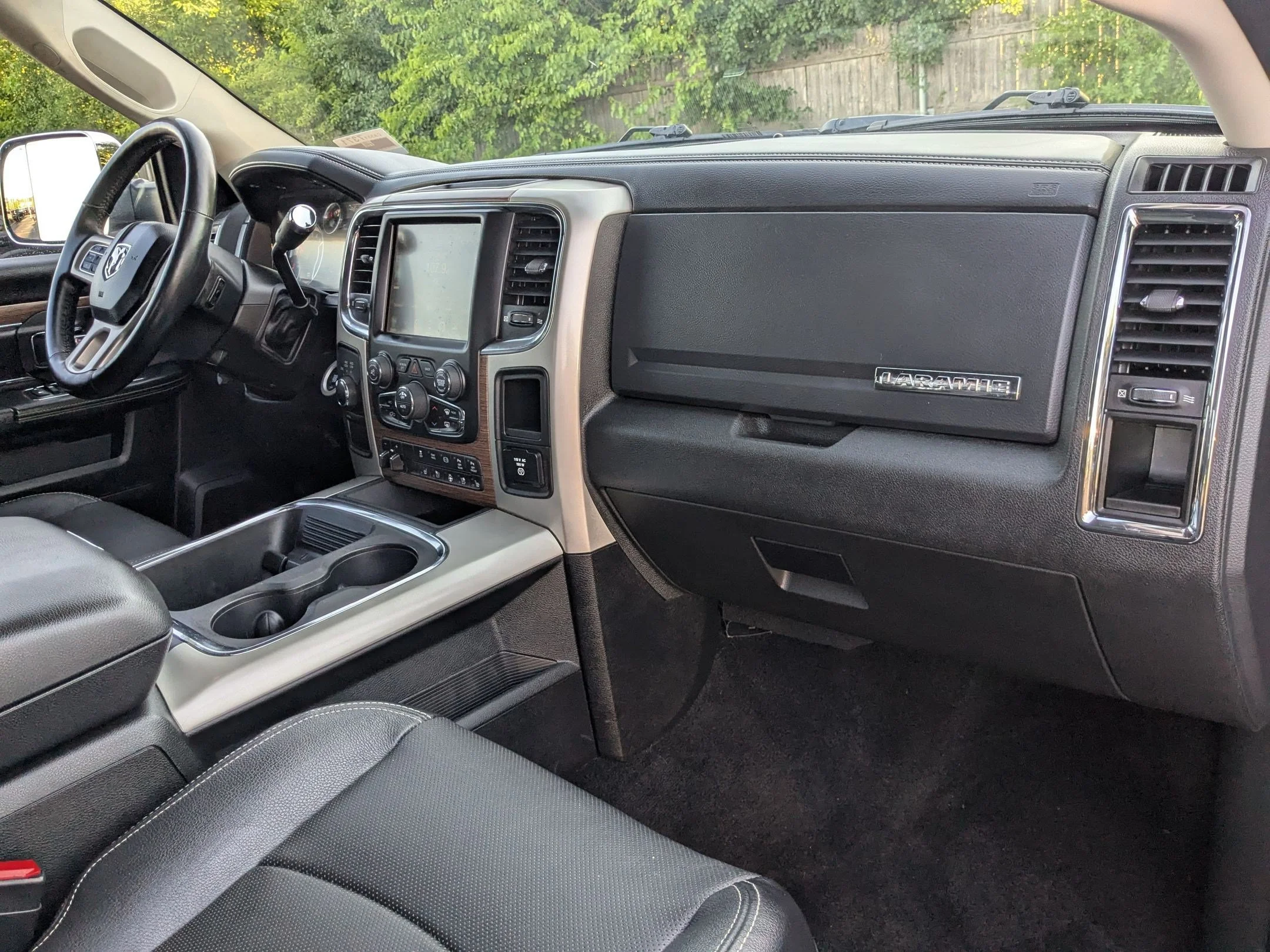 Used 2017 Brilliant Black Crystal Pearlcoat Ram Laramie image 30