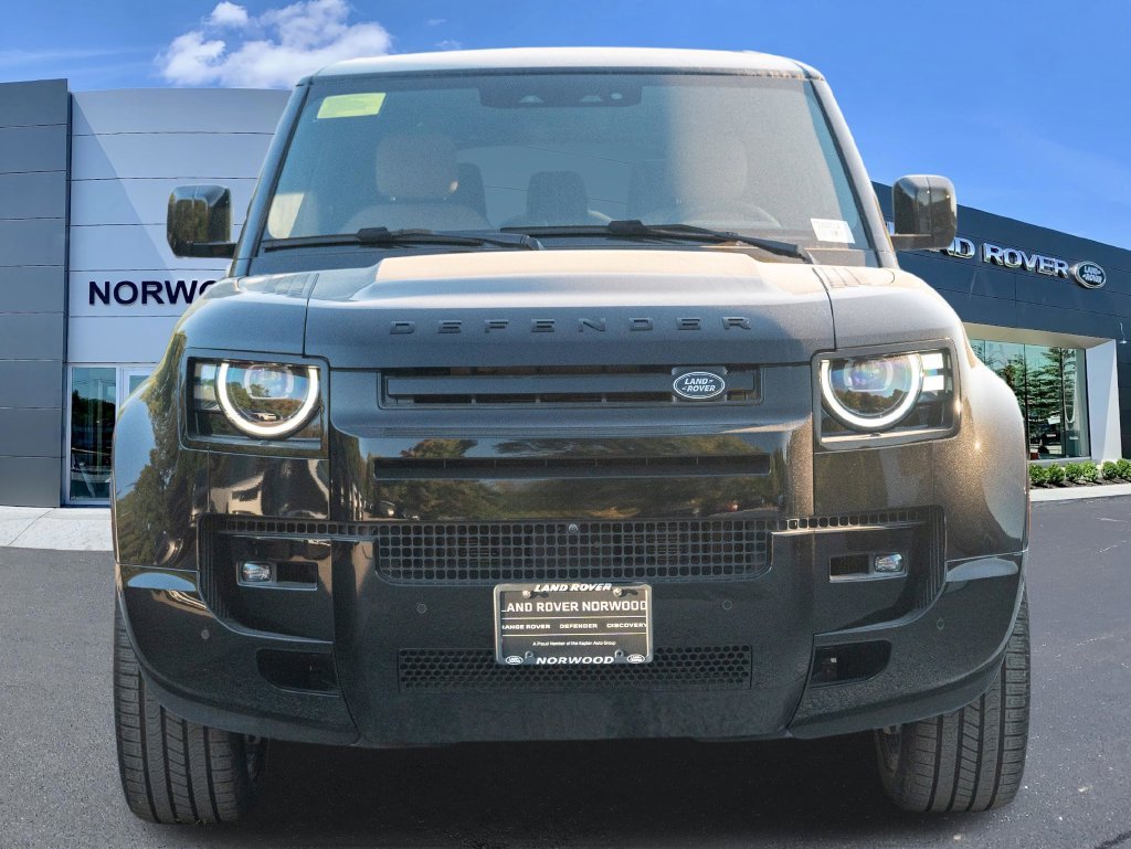 2026 Land Rover Defender V8 - Photo 2