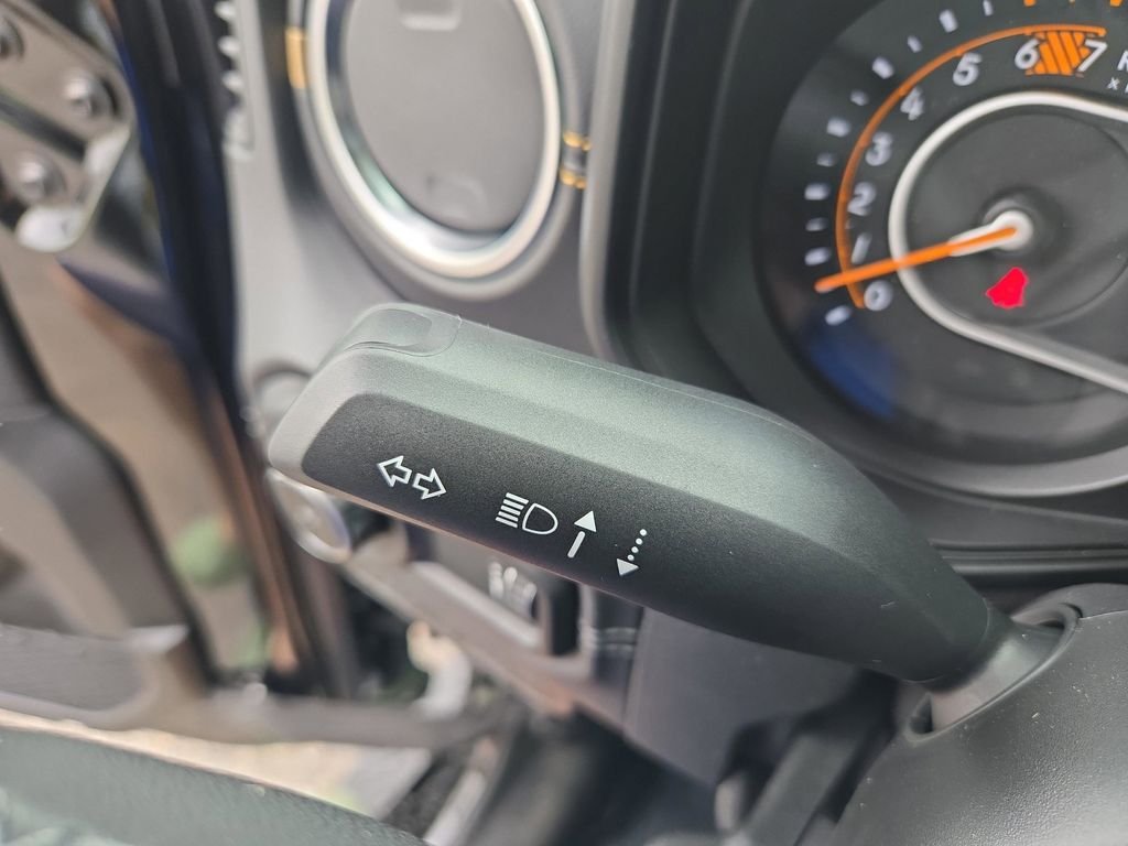 2025 Jeep Wrangler 4-Door Sahara - Photo 25