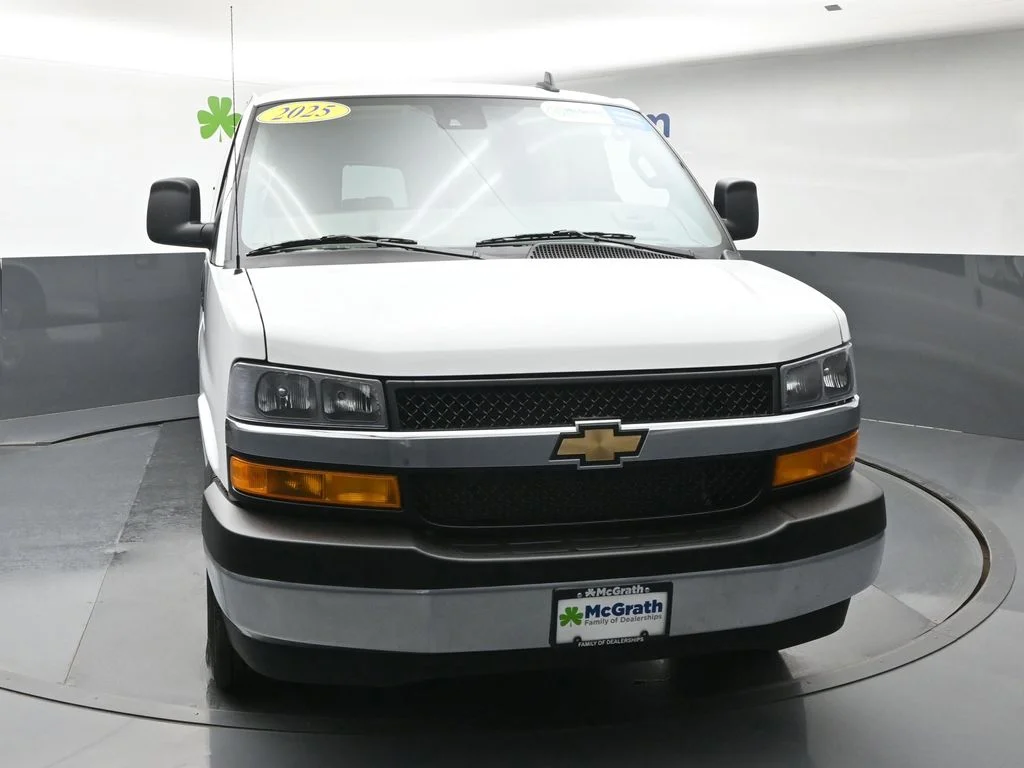 Used 2025 White Chevrolet LT image 5