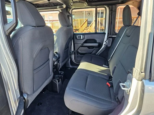 Used 2020 Silver Jeep Unlimited Sahara image 11
