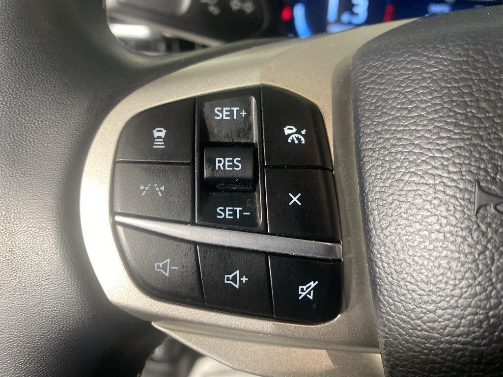 Used 2025 Vapor Blue Ford Active image 10