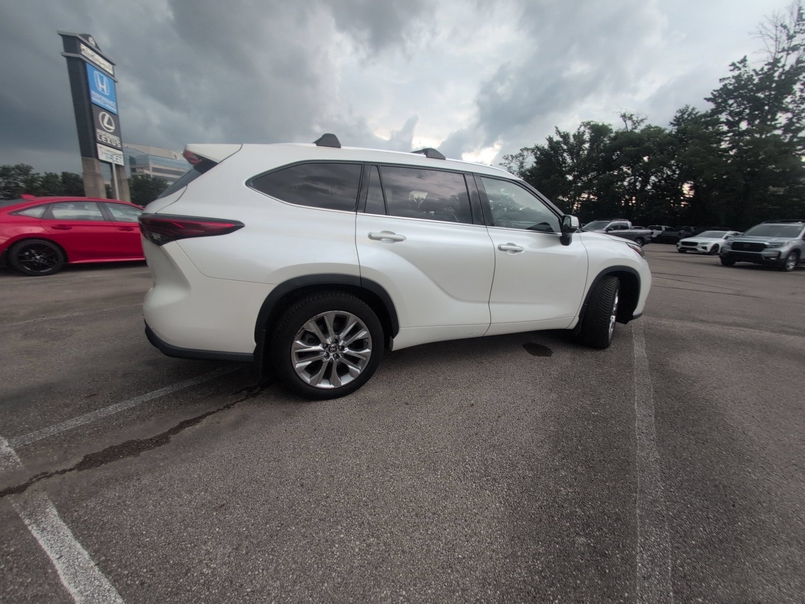 Used 2020 Blizzard Pearl Toyota Limited image 30