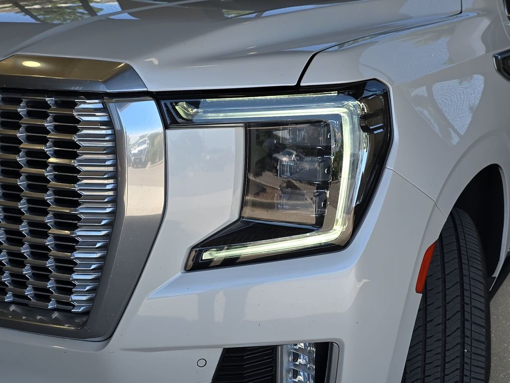 Used 2021 White GMC Denali image 31