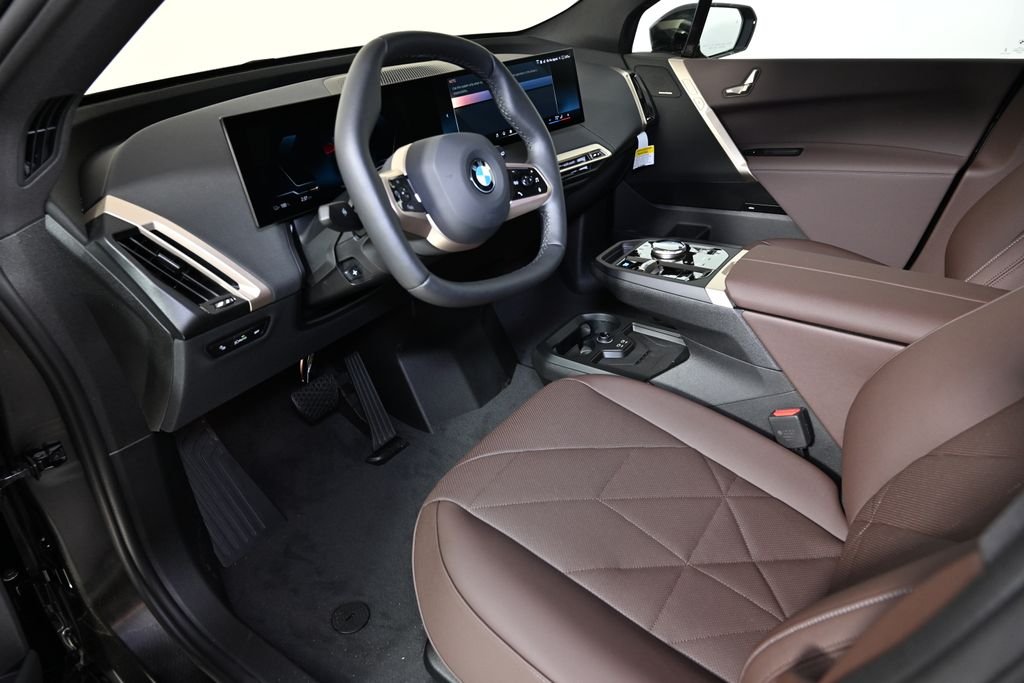2026 BMW iX 45 - Photo 15