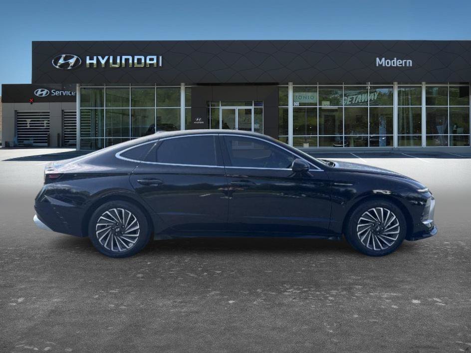 Certified Used 2025 Abyss Black Hyundai SEL image 7