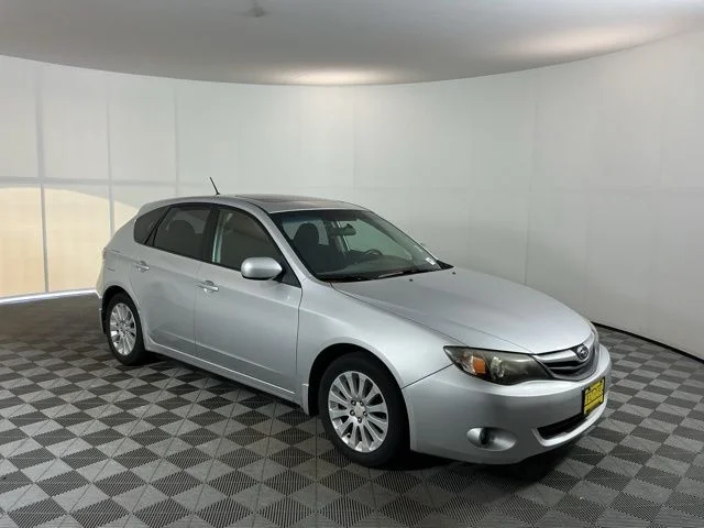 Used 2011 Silver Subaru 2.5i image 3