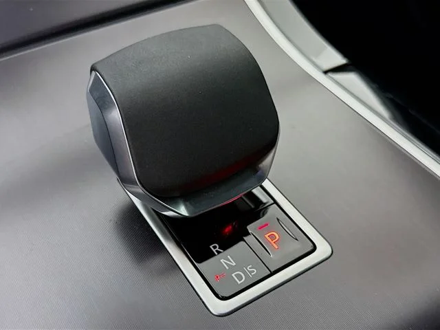 Certified Used 2026 Blue Land Rover Dynamic image 19