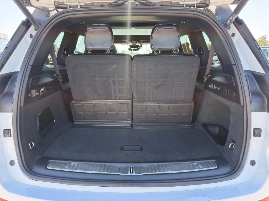 Used 2023 White Jeep Overland image 23