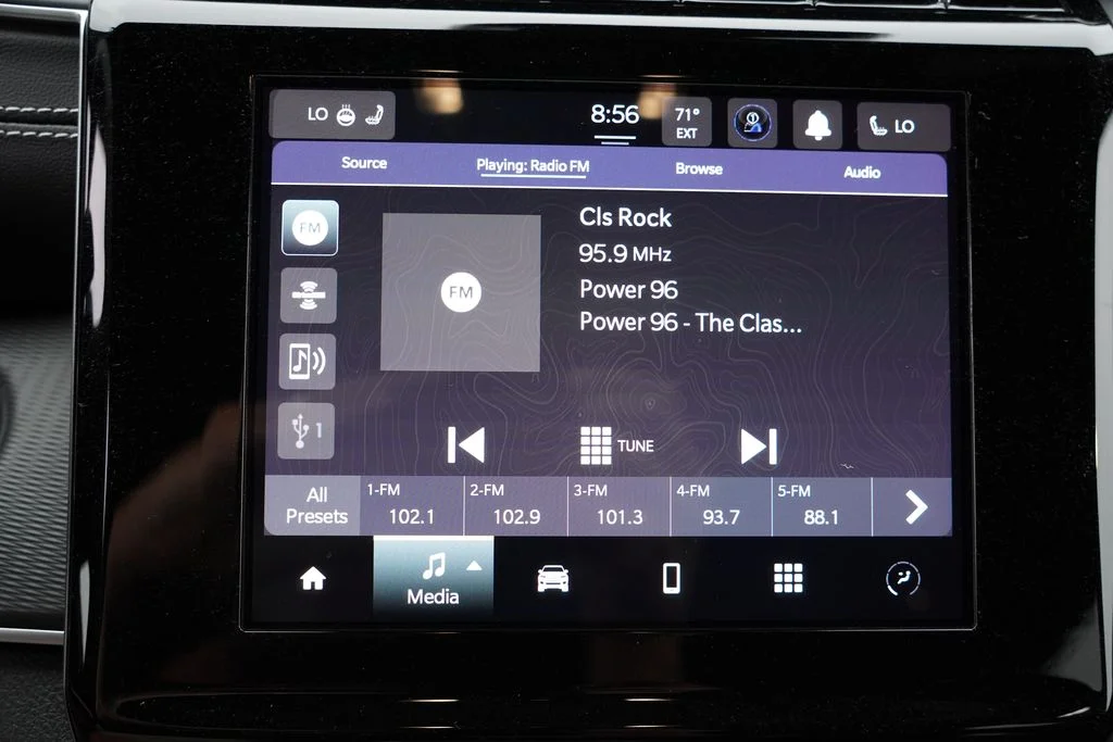 Certified Used 2023 Silver Jeep Altitude image 27