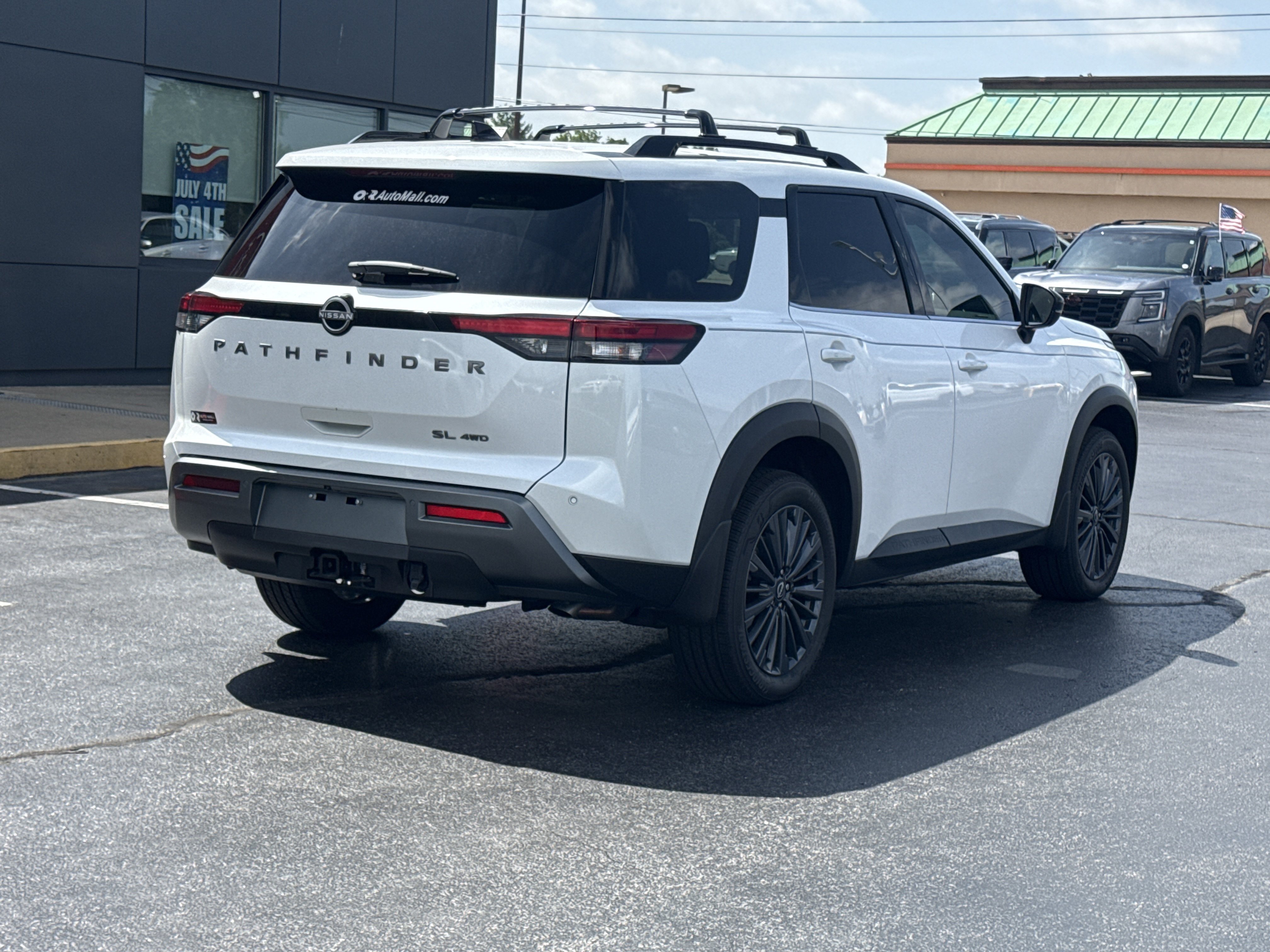 New 2026 Everest White Pearl Tricoat Nissan SL 4WD image 3