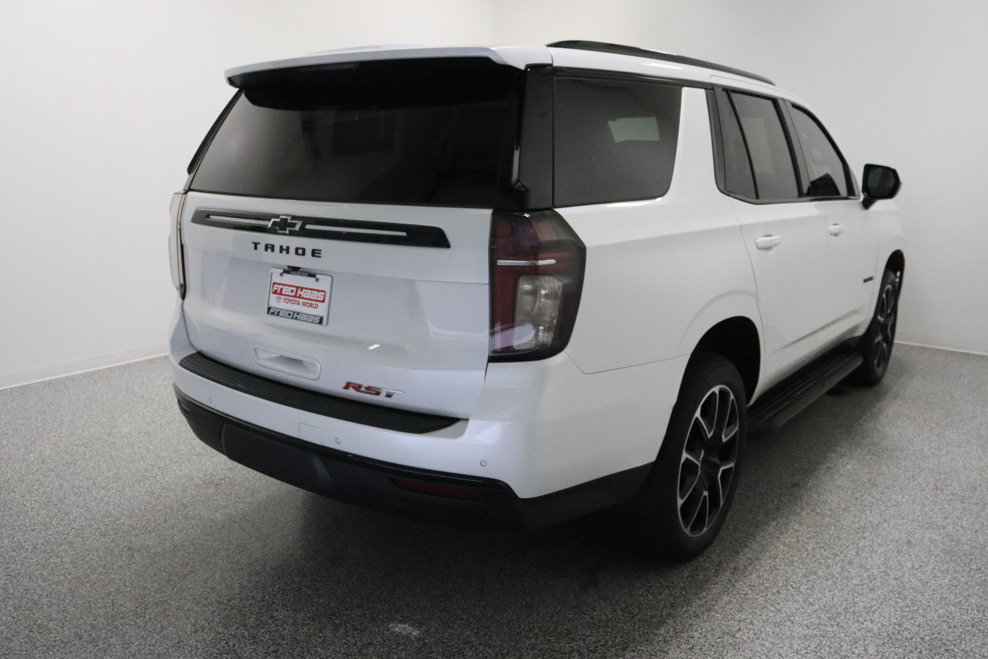 Used 2023 Iridescent Pearl Tricoat Chevrolet RST 5.3L image 7