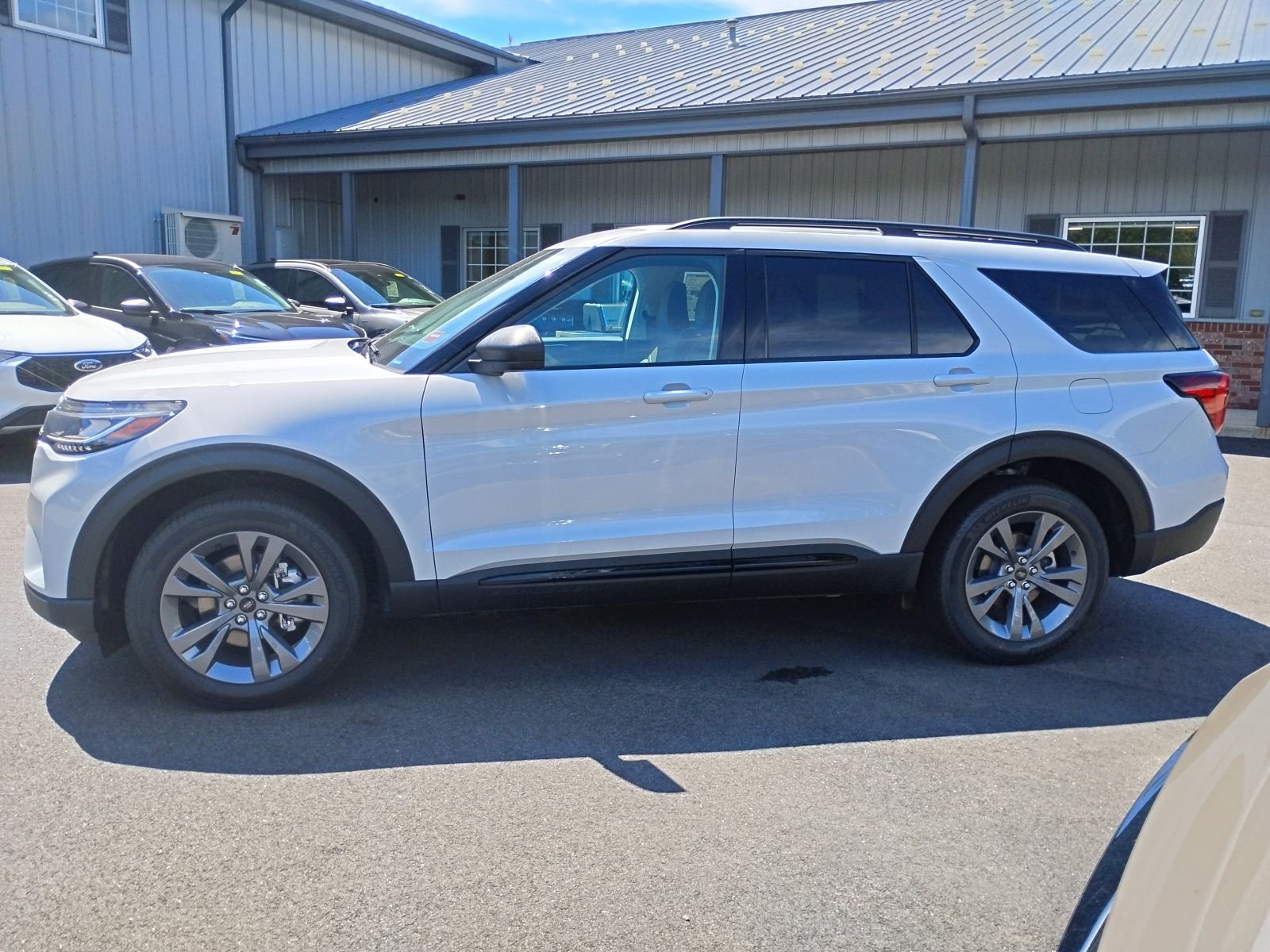 New 2026 Space White Metallic Ford Active image 4