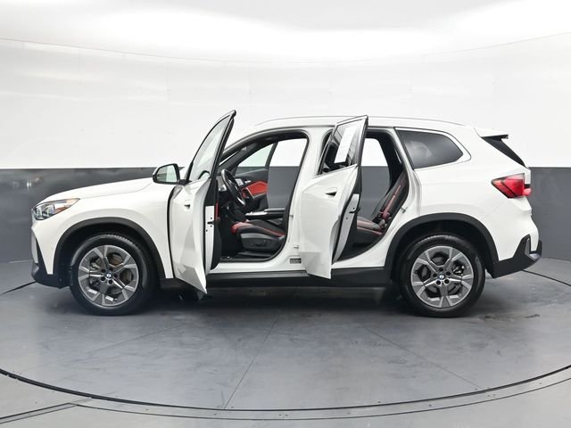 Used 2023 White BMW xDrive28i image 45