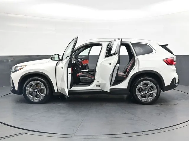 Used 2023 White BMW xDrive28i image 45