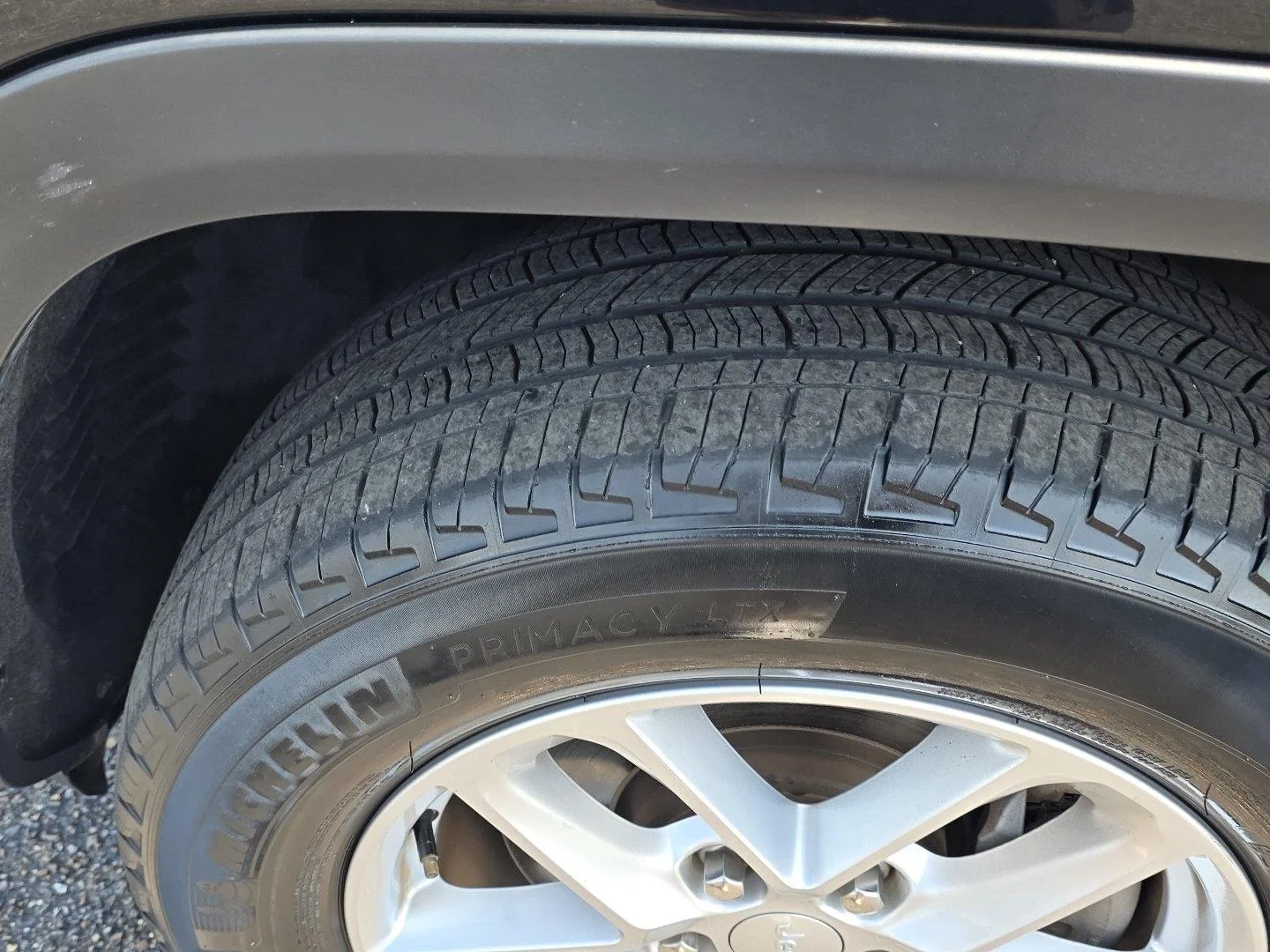 Used 2024 Diamond Black Crystal Pearlcoat Jeep Laredo image 34