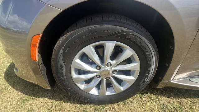 Used 2017 Silver Chrysler Touring image 9