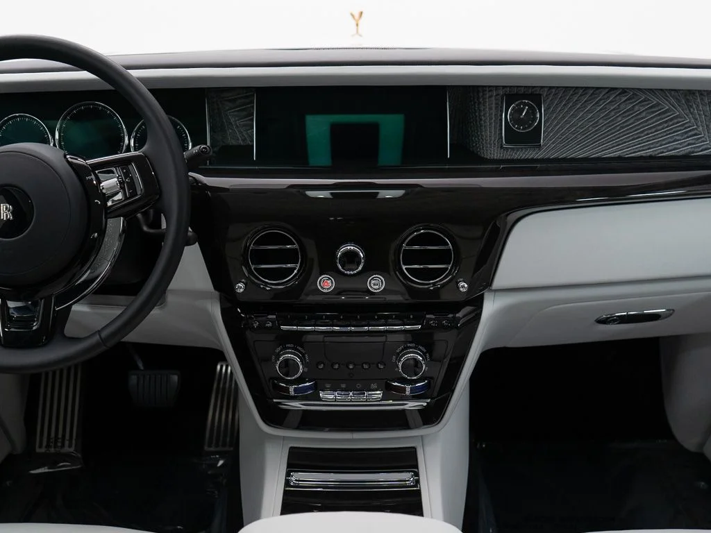 Certified Used 2023 Bespoke Crystal over Arctic White Rolls-Royce  image 38