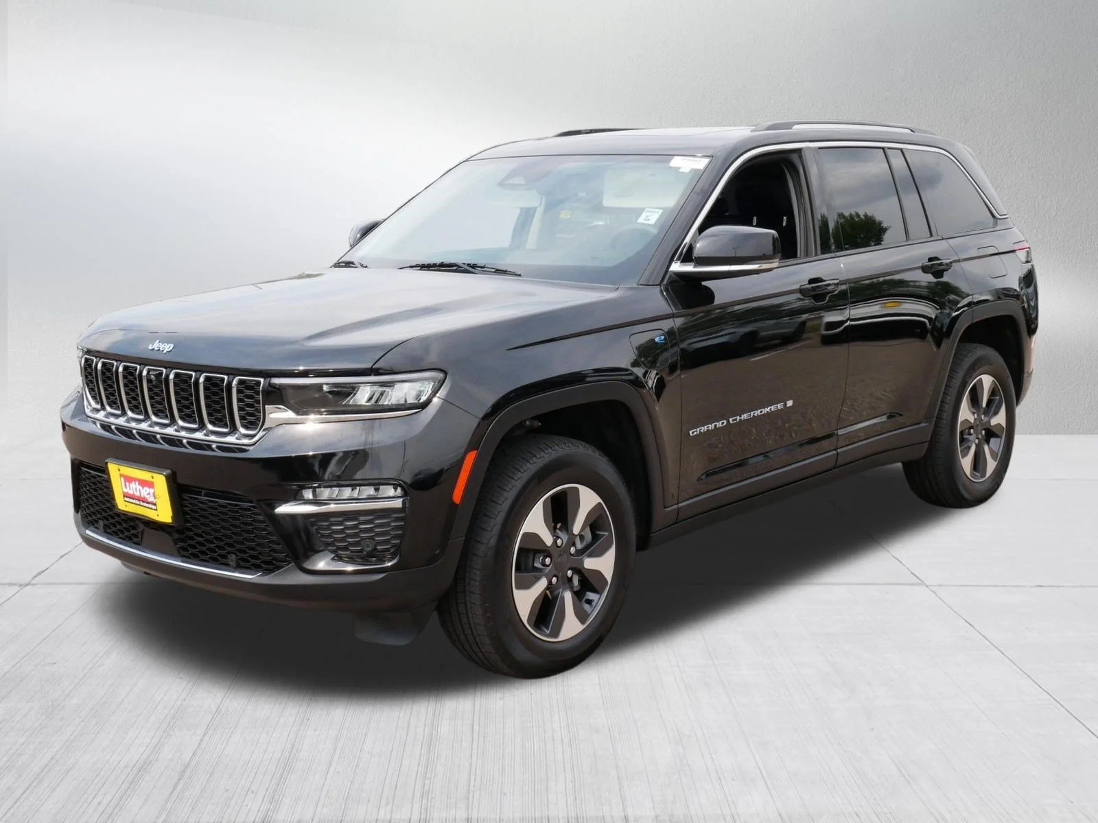 Used 2023 Diamond Black Crystal Pearlcoat Jeep  image 3