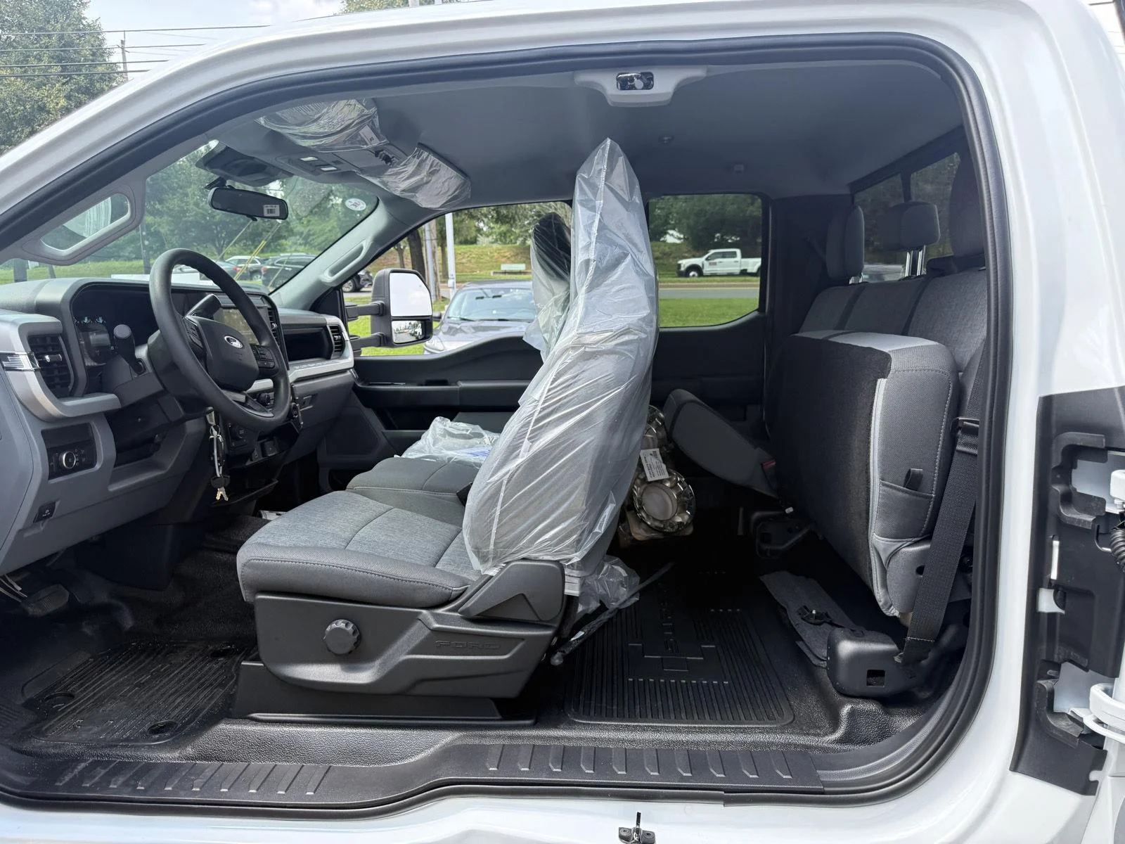 New 2026 Oxford White Ford XL image 19