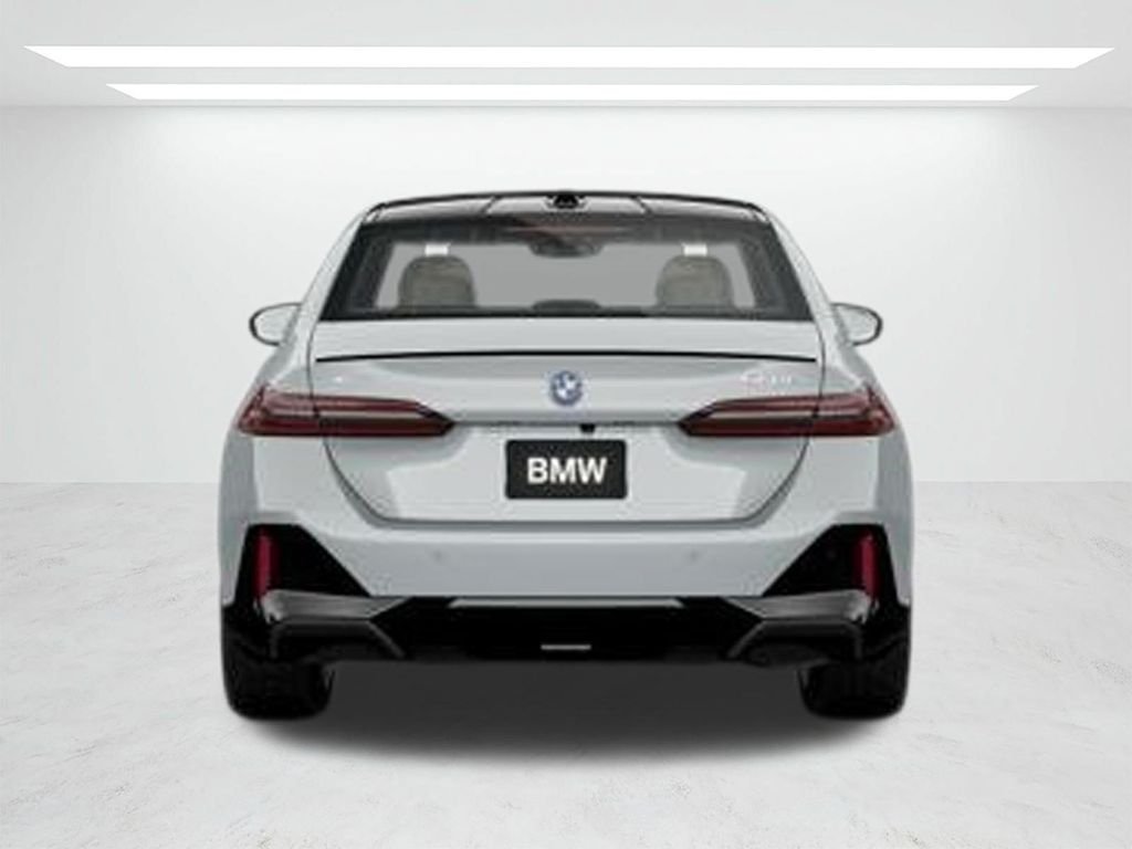 New 2027 Gray Metallic BMW 550e xDrive image 5
